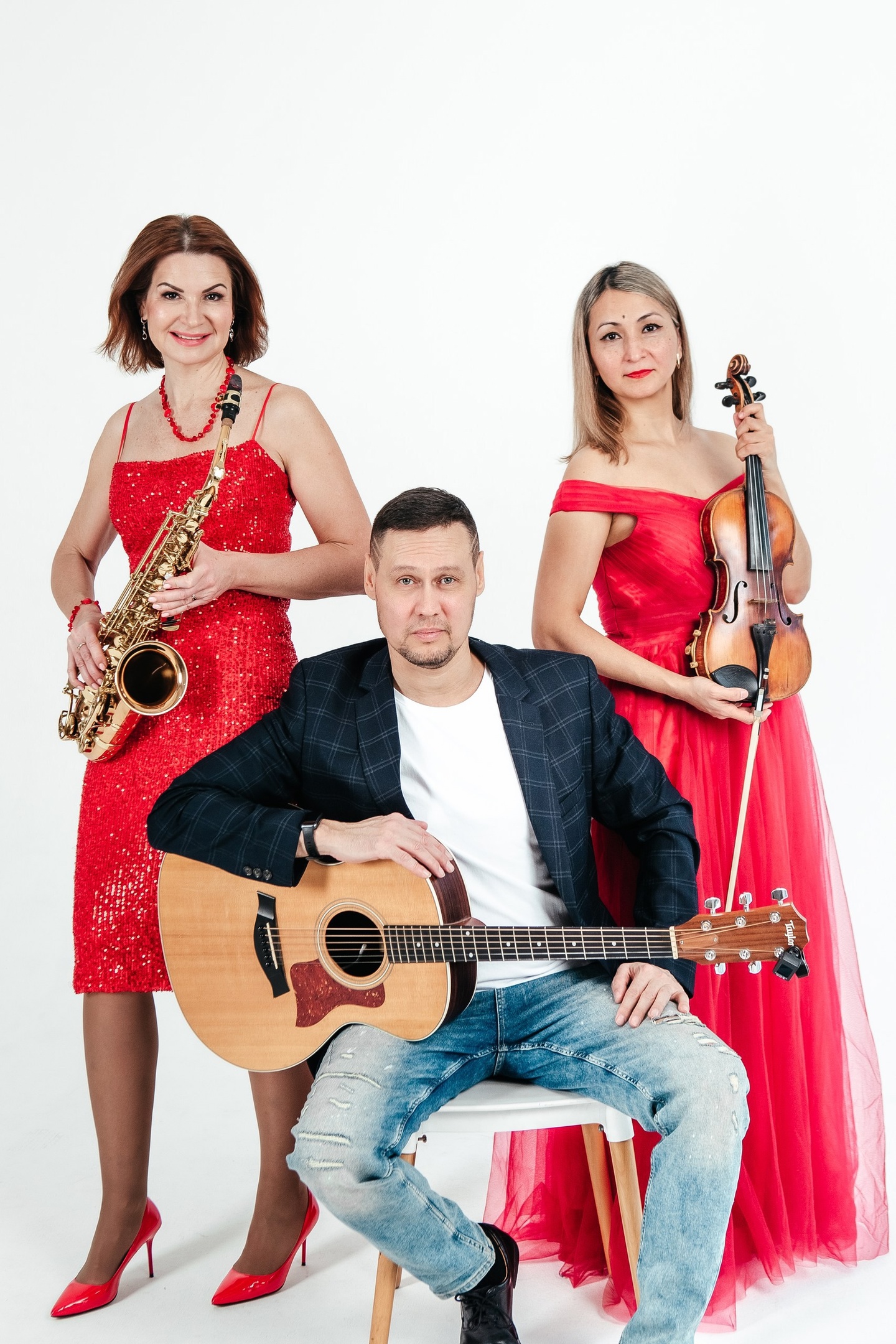 Ведущие Марина Романцова