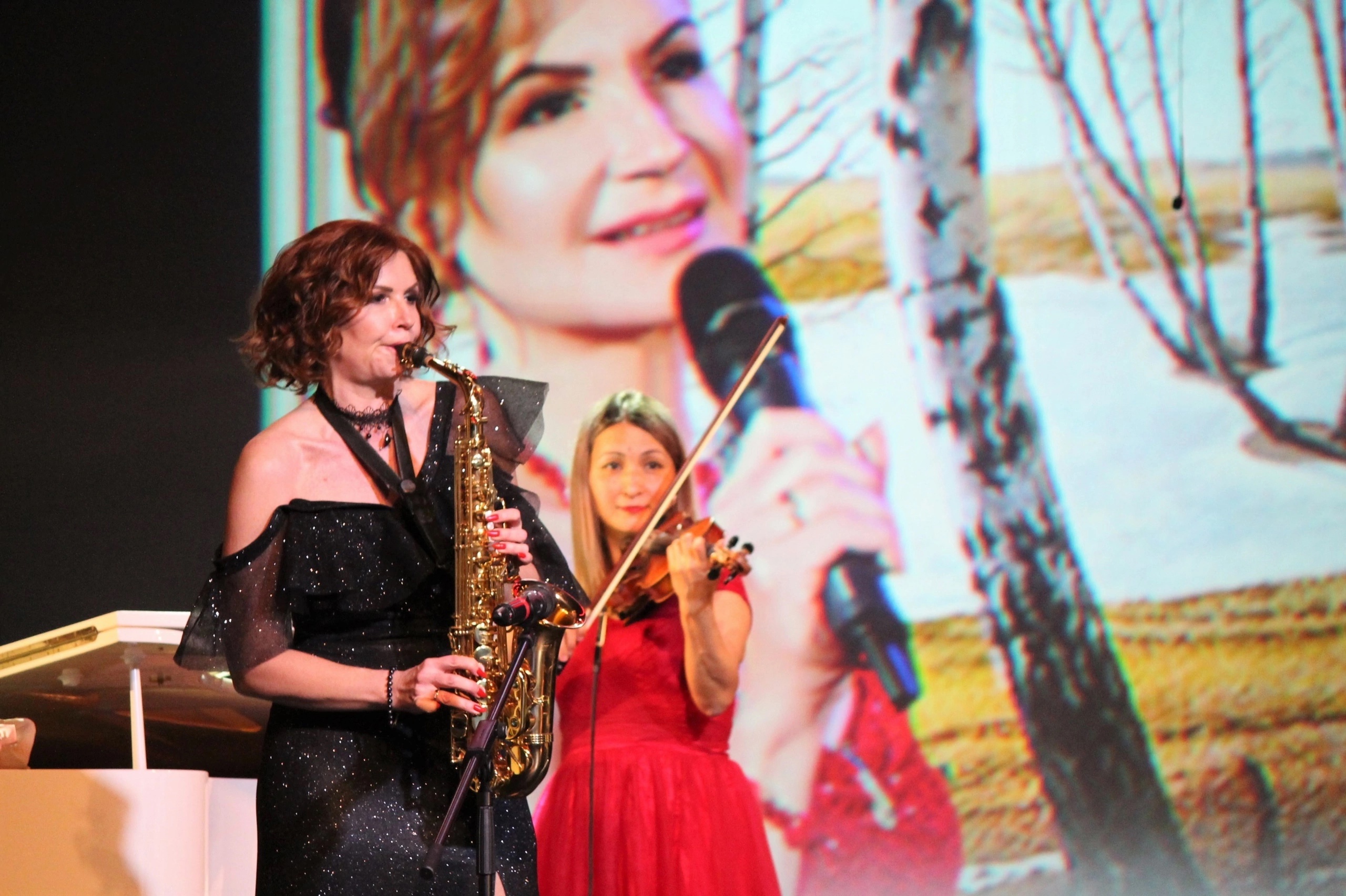 Ведущие Марина Романцова