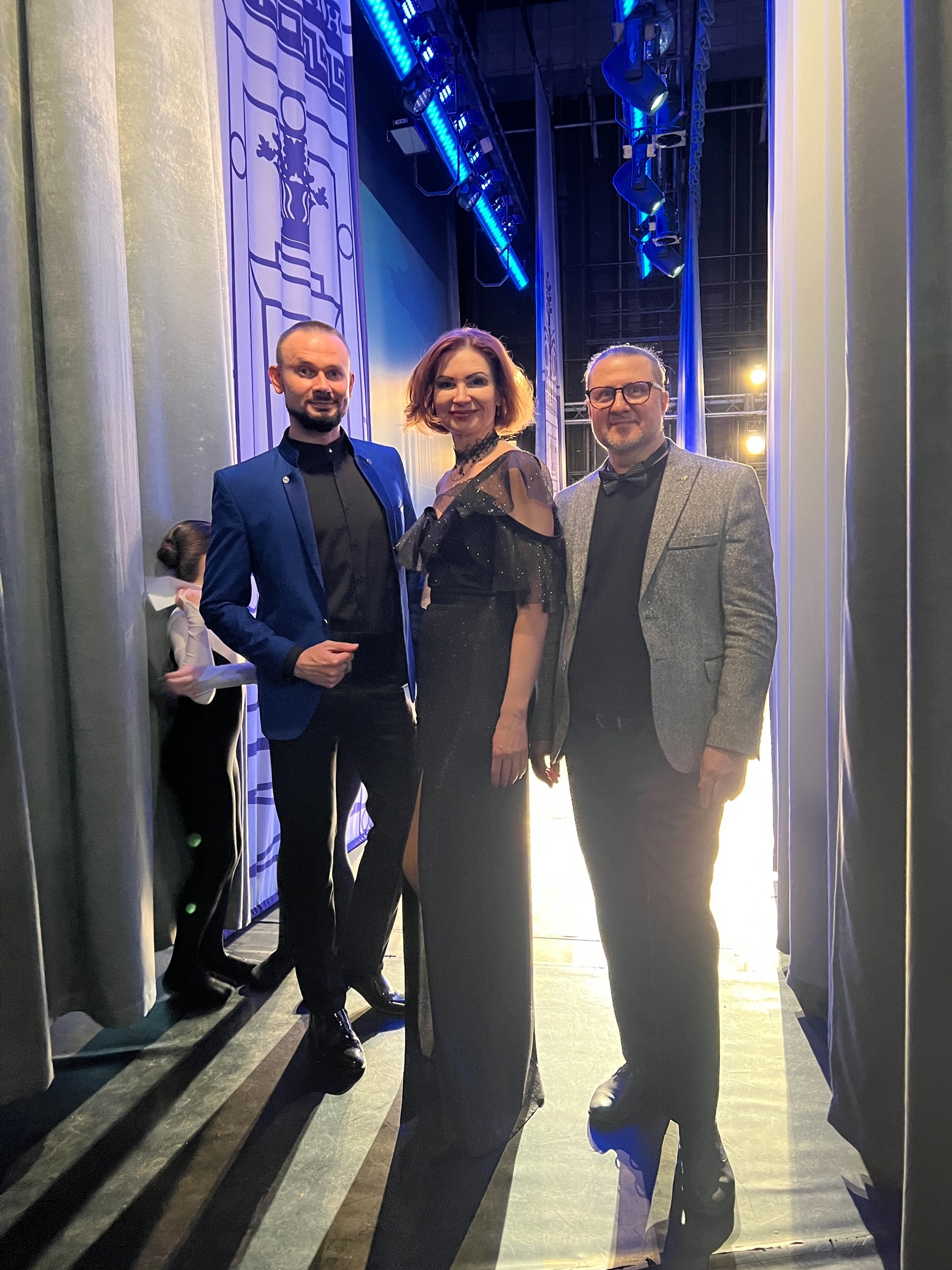 Ведущие Марина Романцова