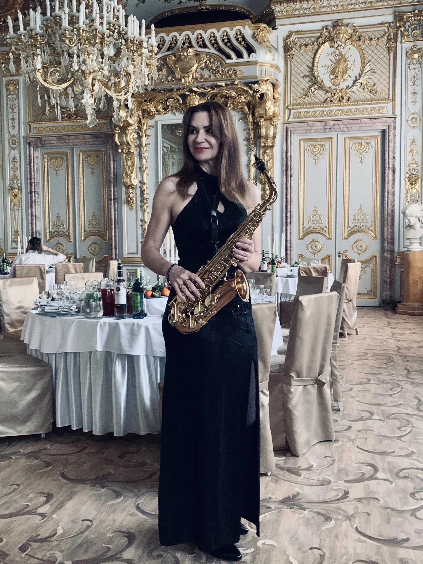 Ведущие Марина Романцова