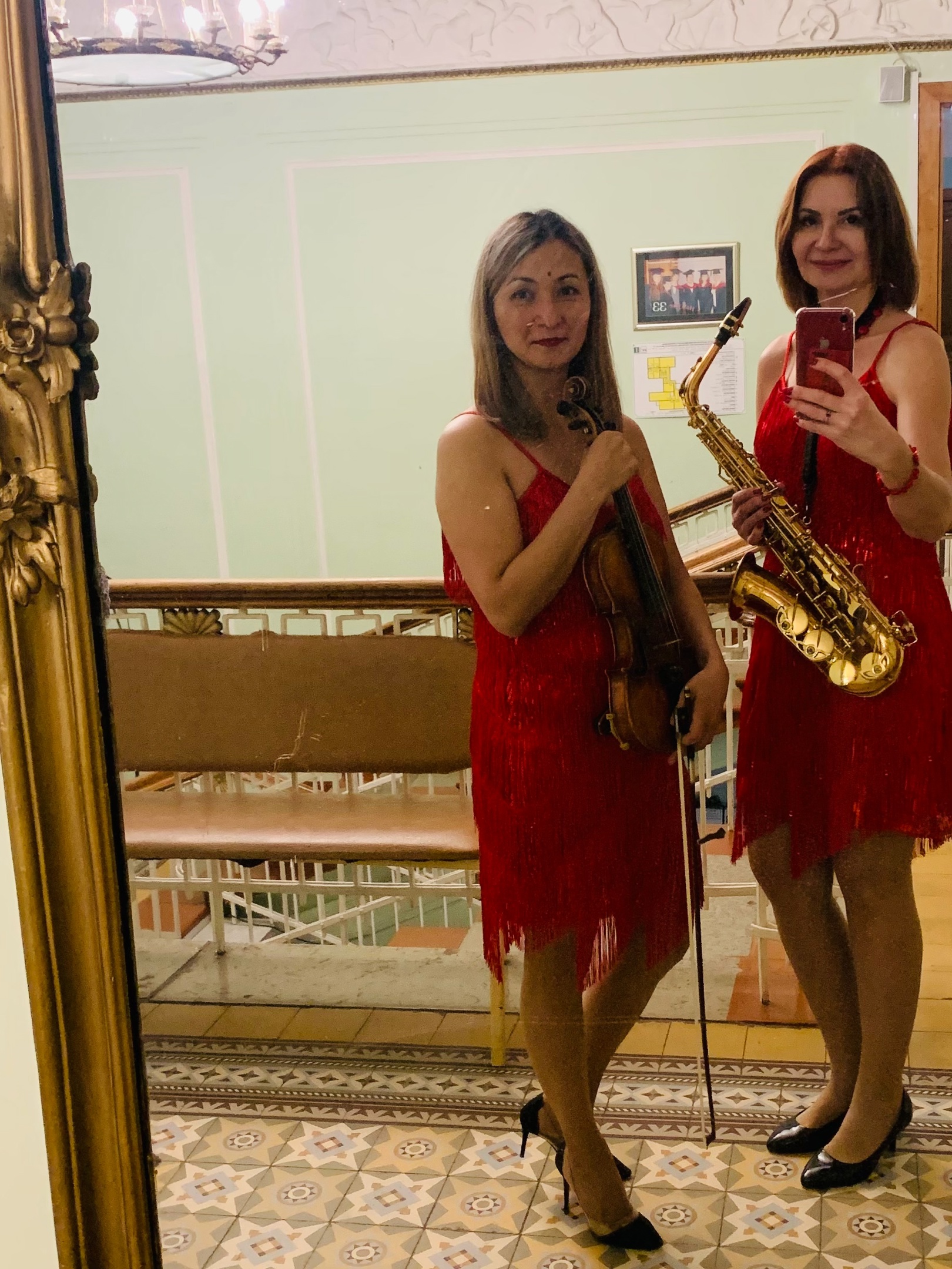 Ведущие Марина Романцова