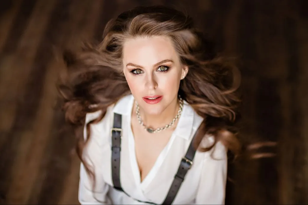 Певица Алёна Биккулова