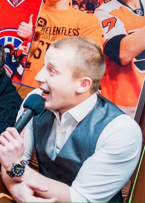 Ведущие Евгений Старов