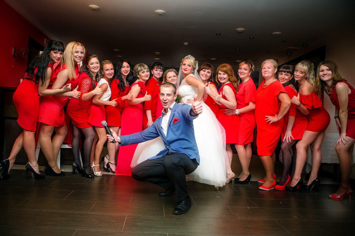 Ведущие Евгений Старов