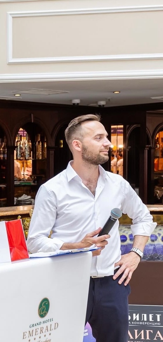 Ведущие Виталий Пилунский