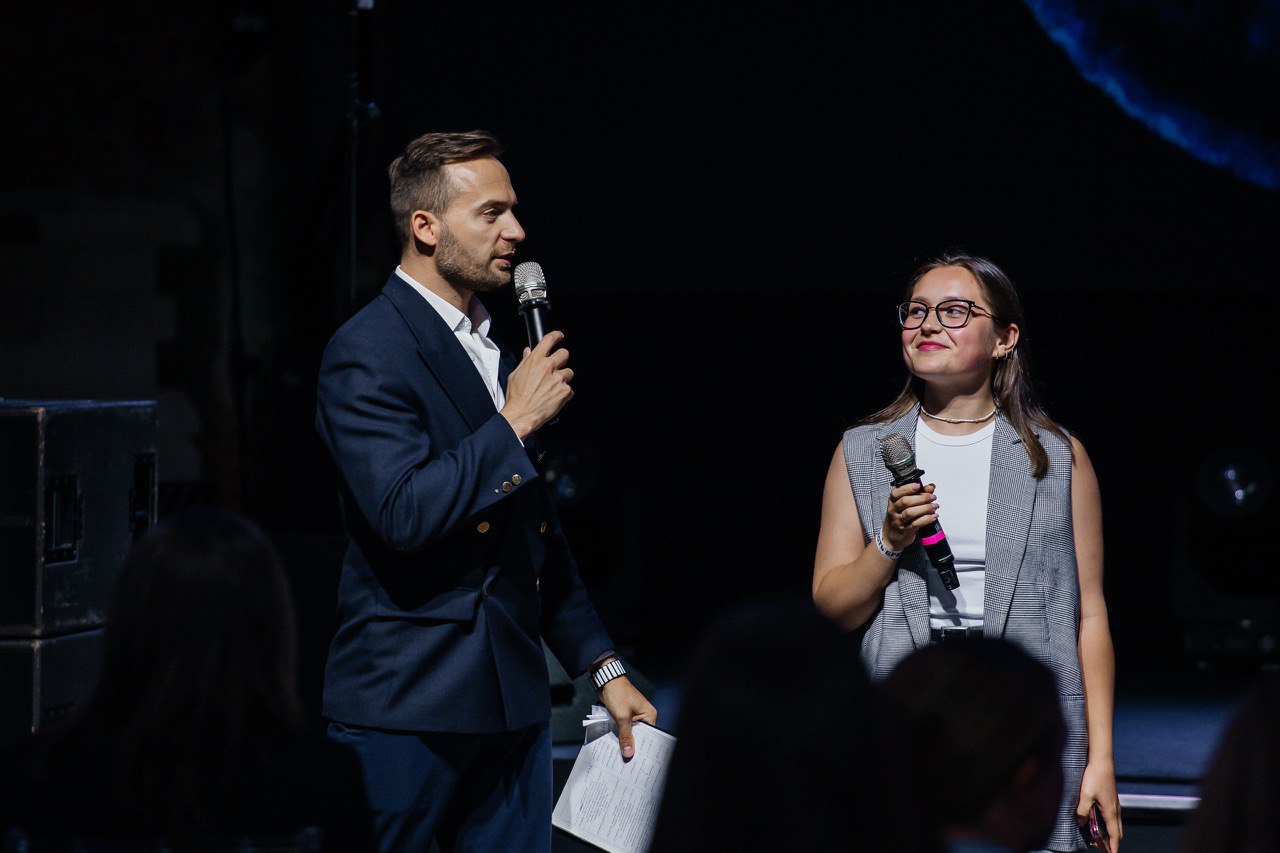 Ведущие Виталий Пилунский