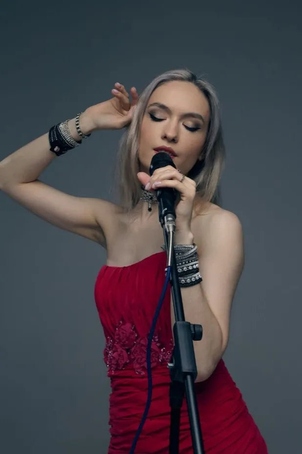 Вокалистка Дарья Наливайко