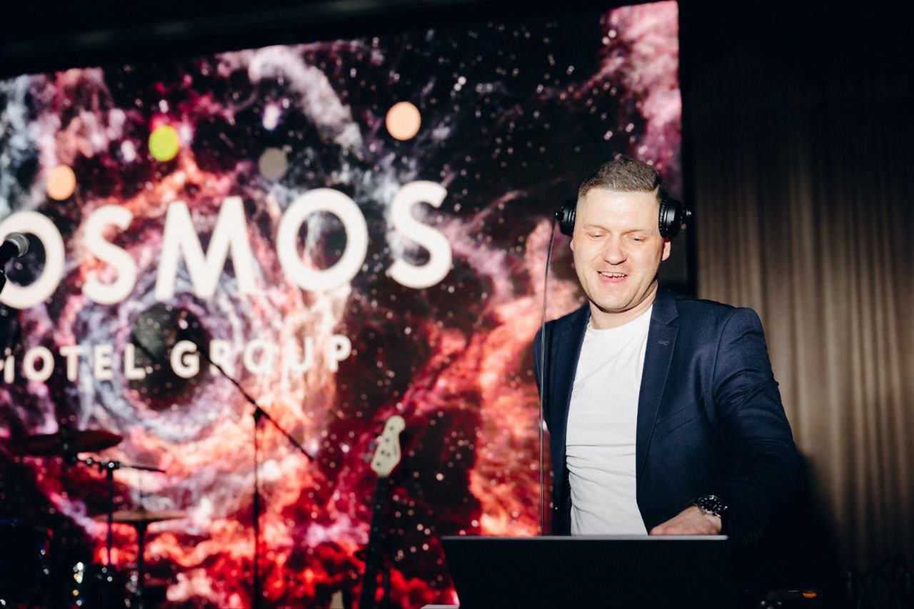 Ведущие Дмитрий Хрусталёв