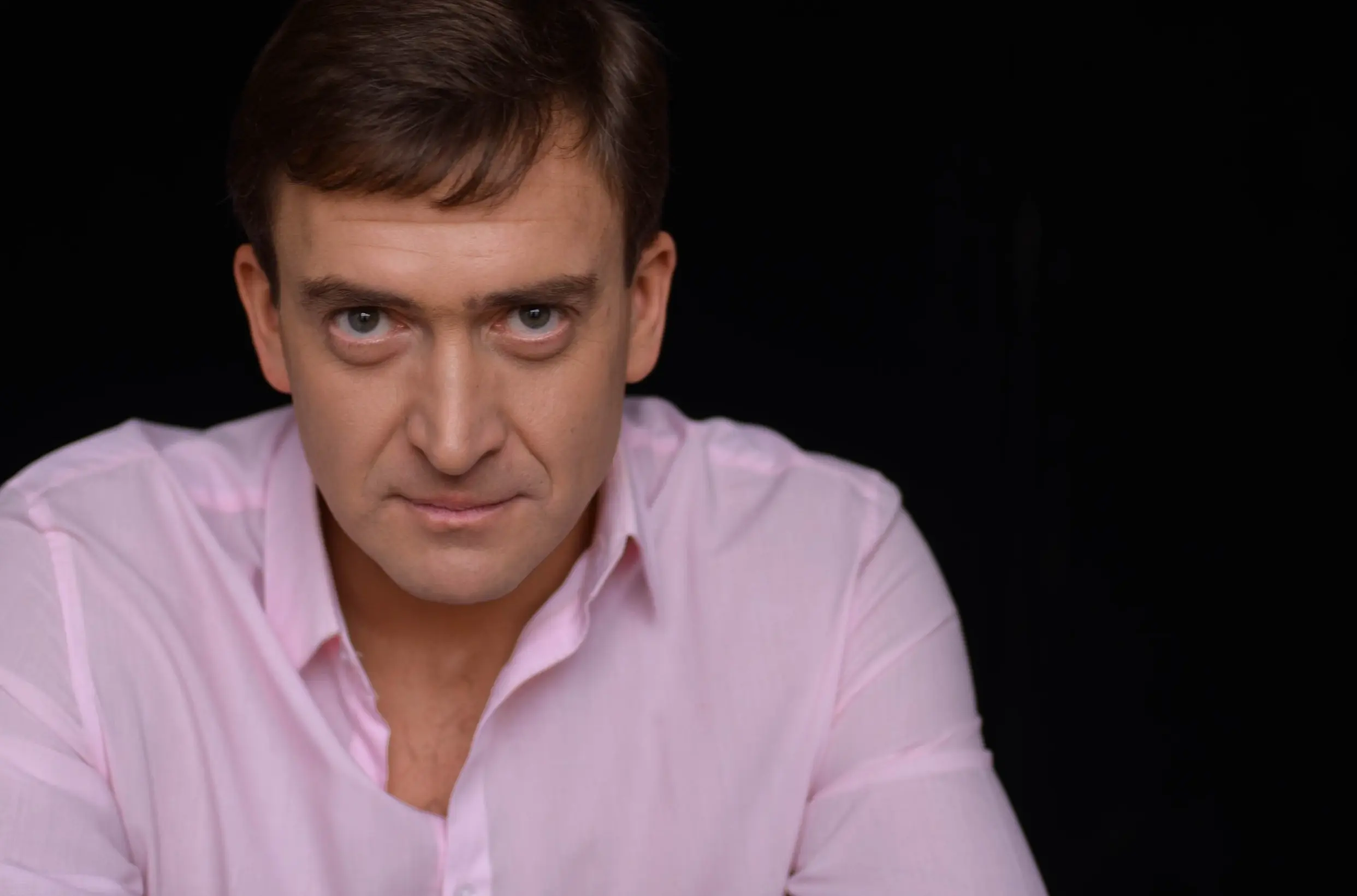 Актерская импровизация и работа ведущего: Михаил Сакулин о том, как не растеряться в любой ситуации - Свежие Мнение Otmechaem.Events