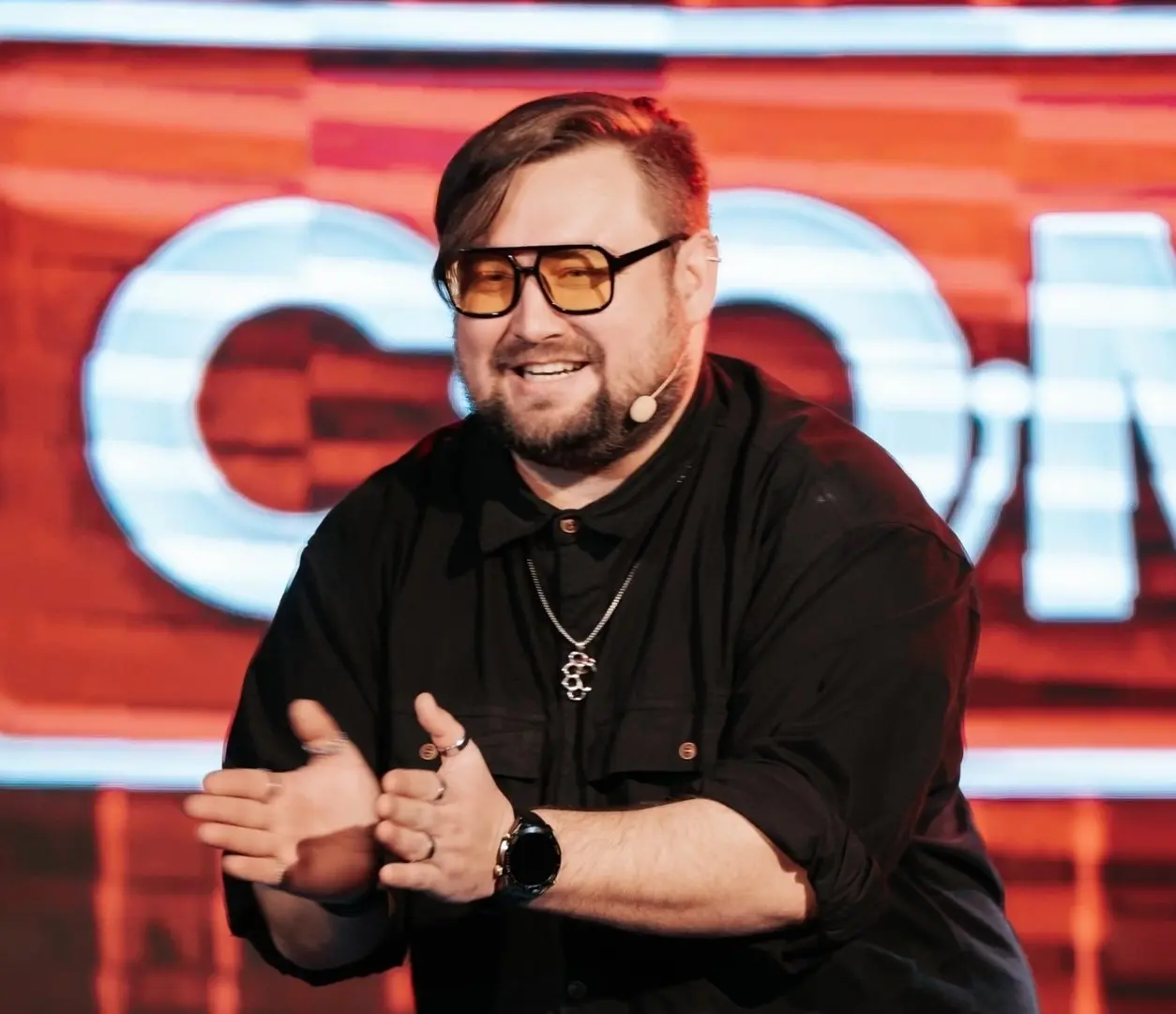 Стендап против КВН: комик рассказал о главной разнице жанров - Блог Otmechaem.Events