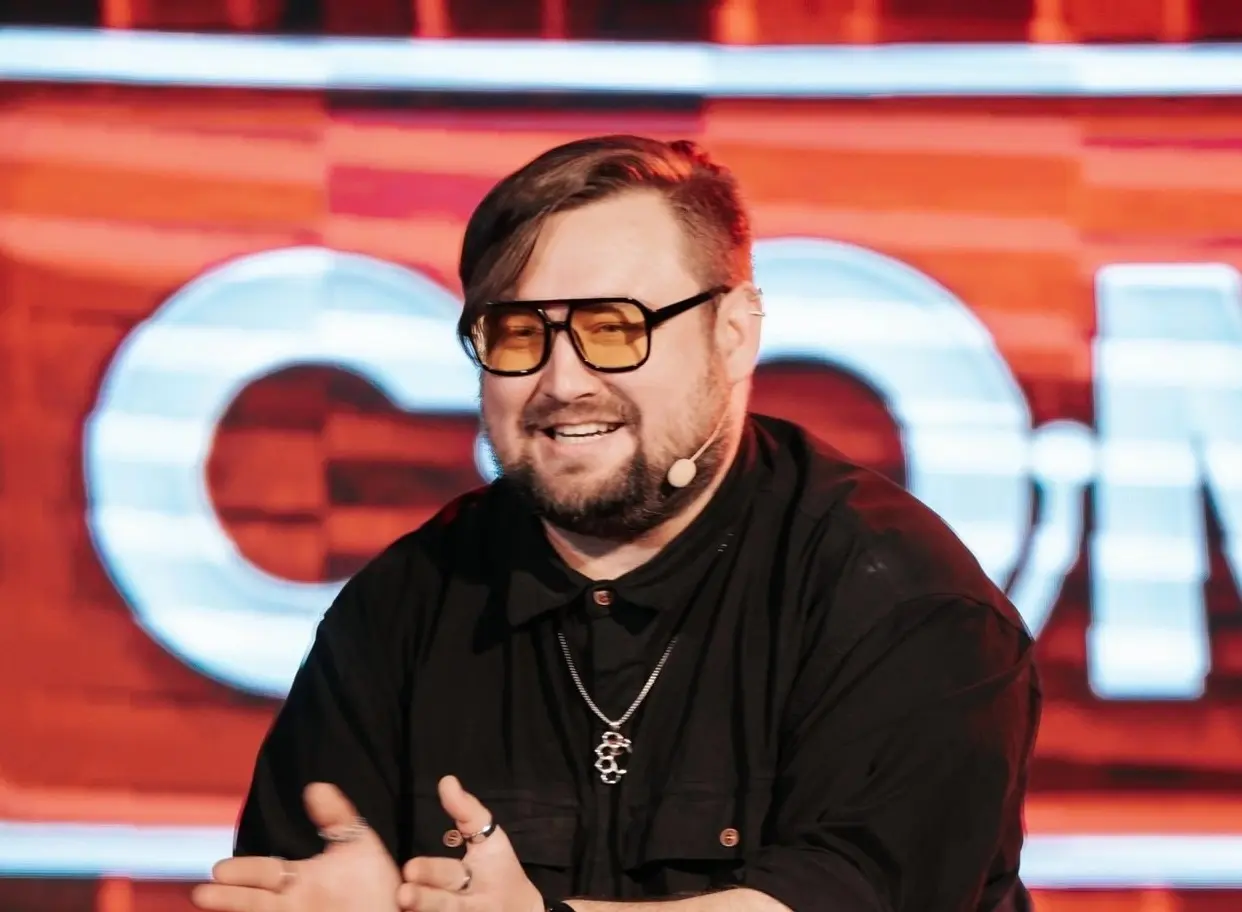 Стендап против КВН: комик рассказал о главной разнице жанров - Свежие Мнение Otmechaem.Events